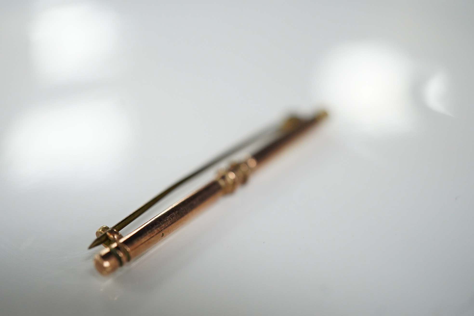 A 9ct gold Edwardian bar brooch, early 20th century, length approximately 4.3cm, stamped 9CT, gross weight approximately 3 grams